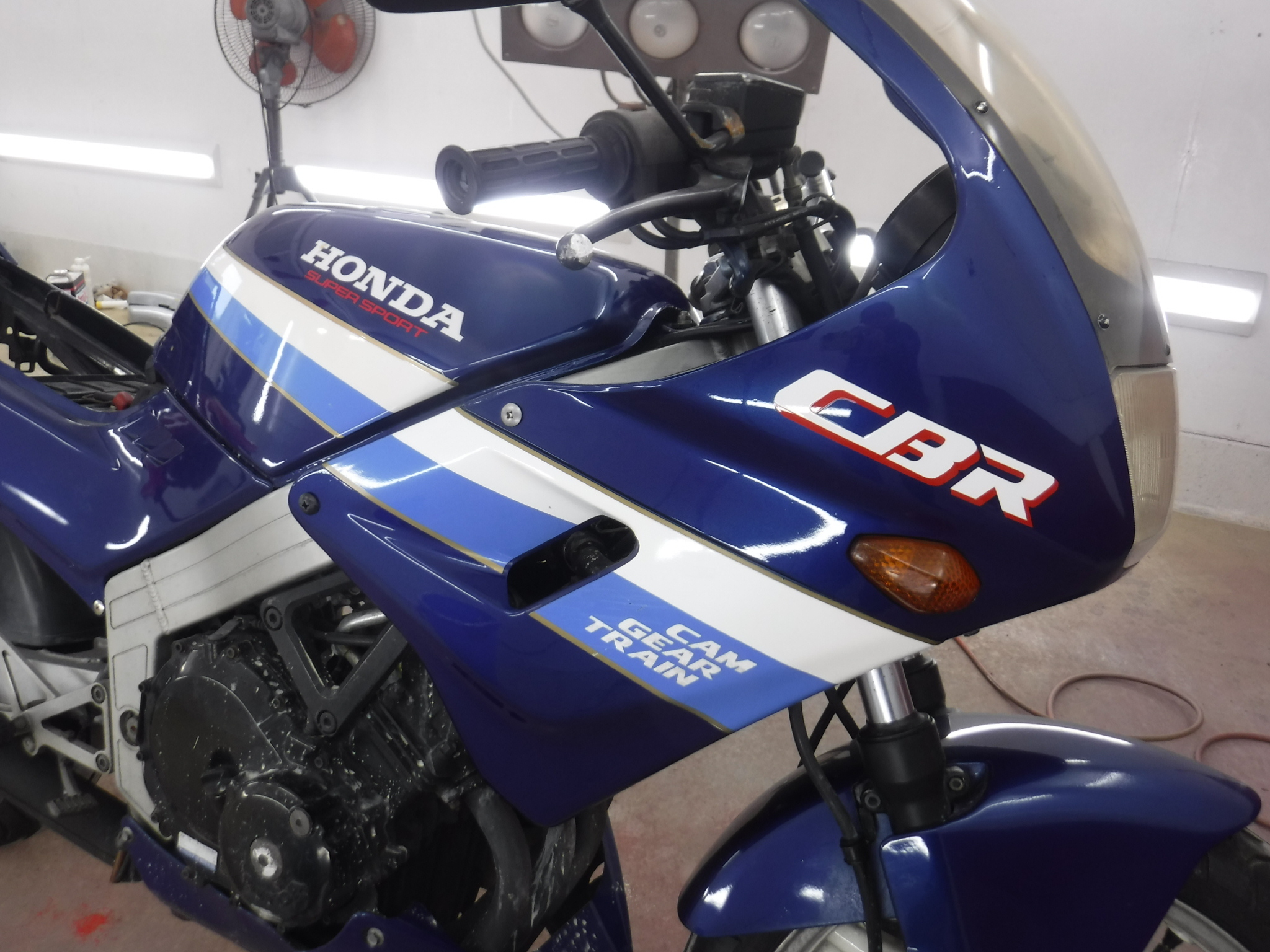 CBR250F MC14型 ガソリンタンク 白/青 専門業者レストア済み