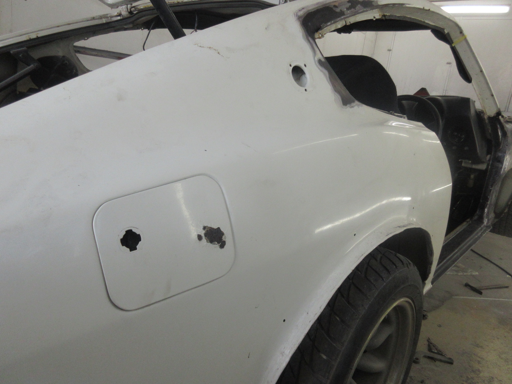 フェアレディZ S30の全塗装依頼 22 燃料タンクリッド: レストア